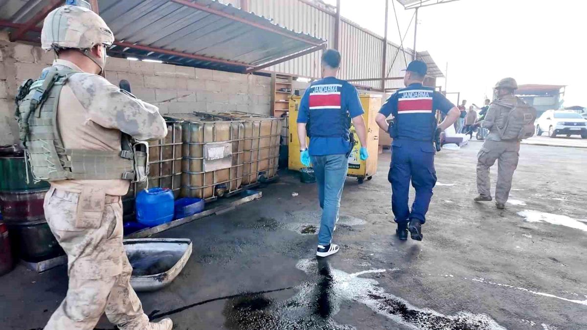 Osmaniye'de toprağa gömülü tankta kaçak akaryakıt bulundu