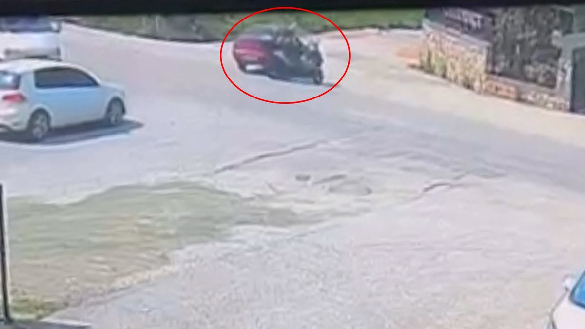 Otomobil ile çarpışan motosikletin sürücüsü yarala
