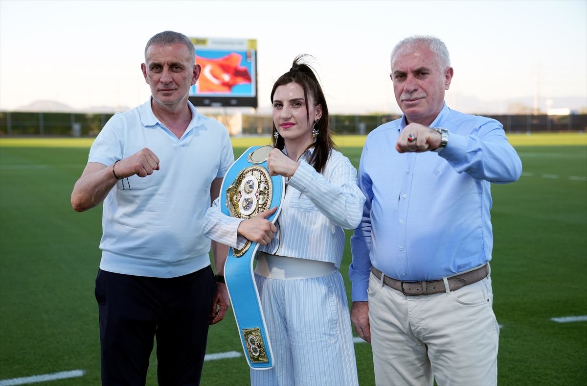 TFF Başkanı Hacıosmanoğlu, A Milli Futbol Takımı'nın antrenm