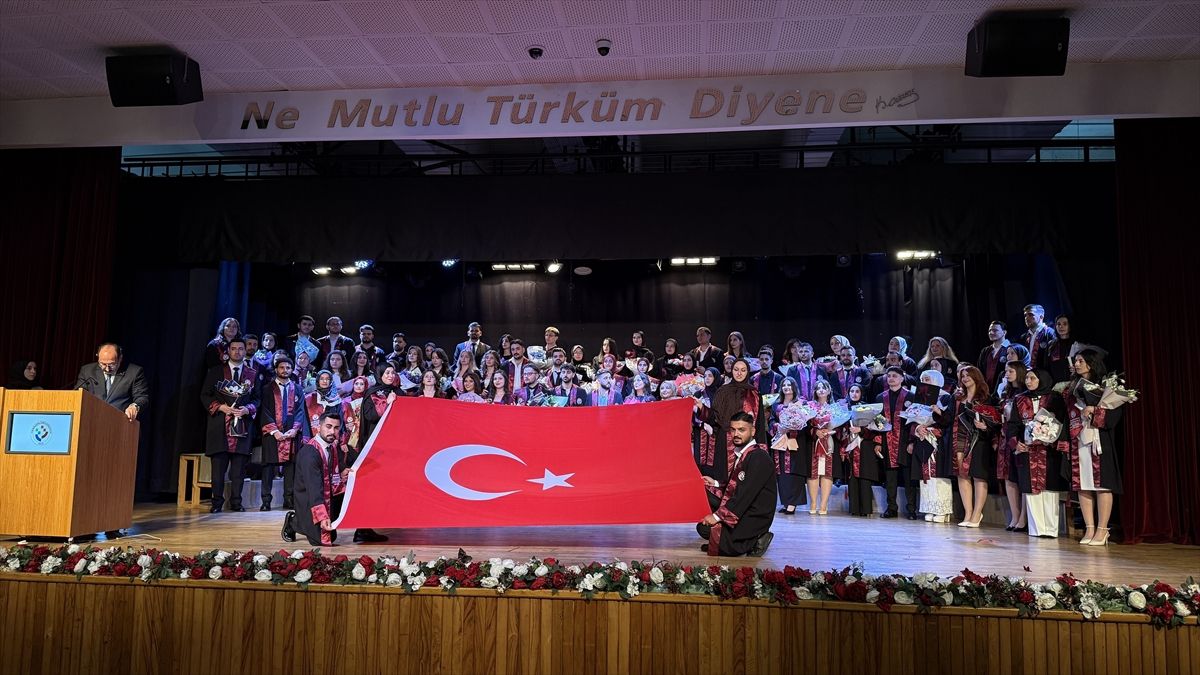 Trabzon Üniversitesi'nde Mezuniyet Coşkusu