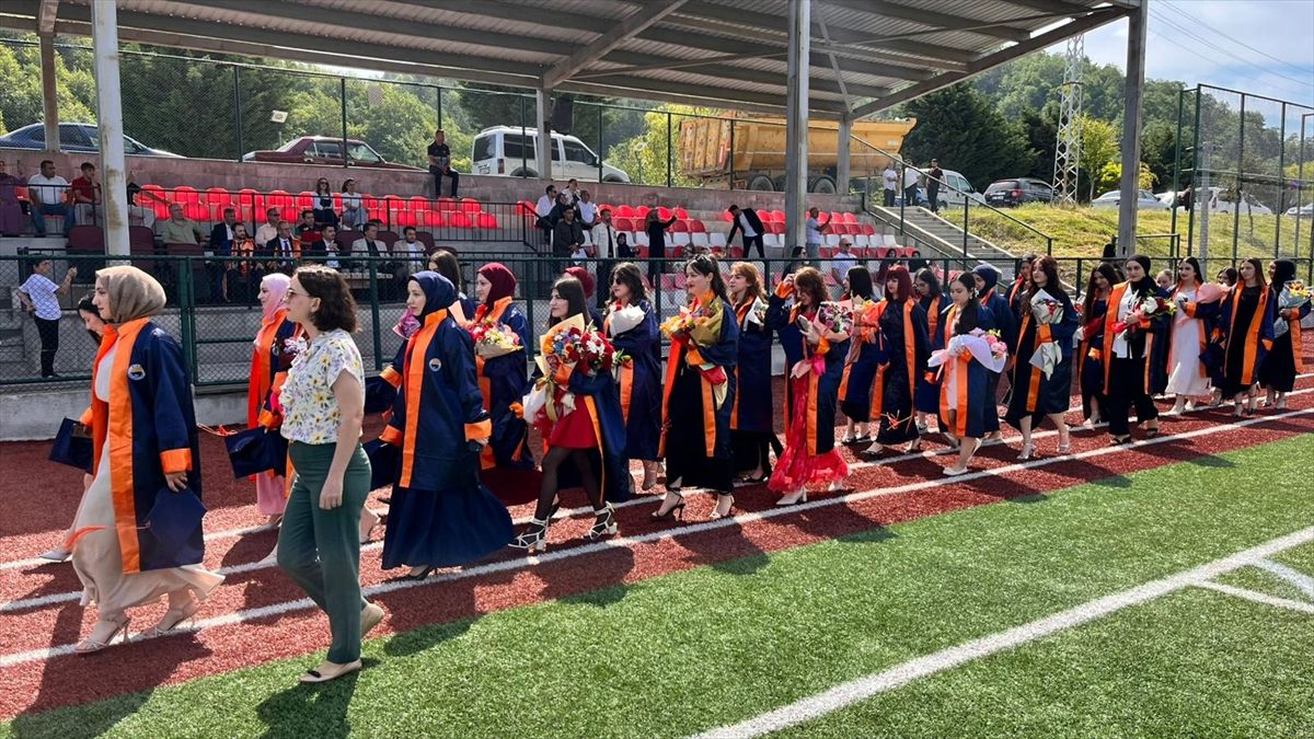Türkeli Meslek Yüksekokulunda mezuniyet töreni yapıldı