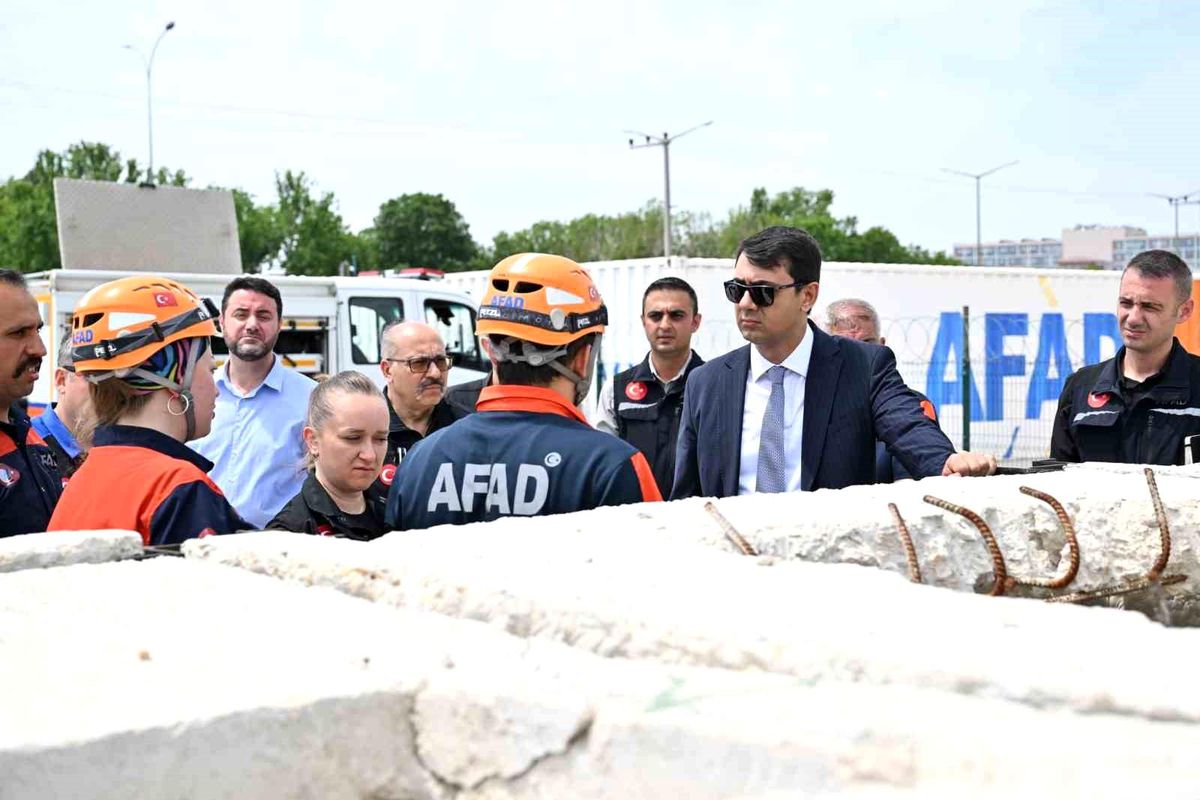 Uşak Valisi Kartal'dan AFAD'a ziyaret