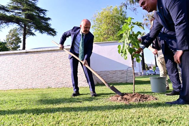Vali Varol, İncirliova'da vatandaşlarla buluştu
