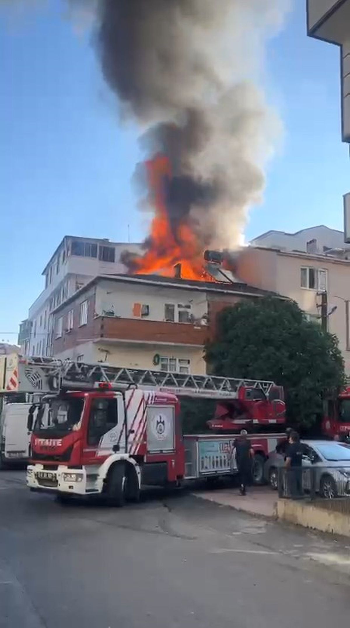 Yangın çıkan daire, kullanılamaz hale geldi
