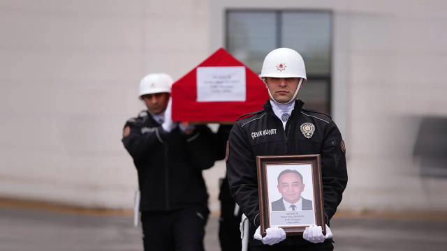 30 kisi polis melih okan keski 19937237 8297 1 m