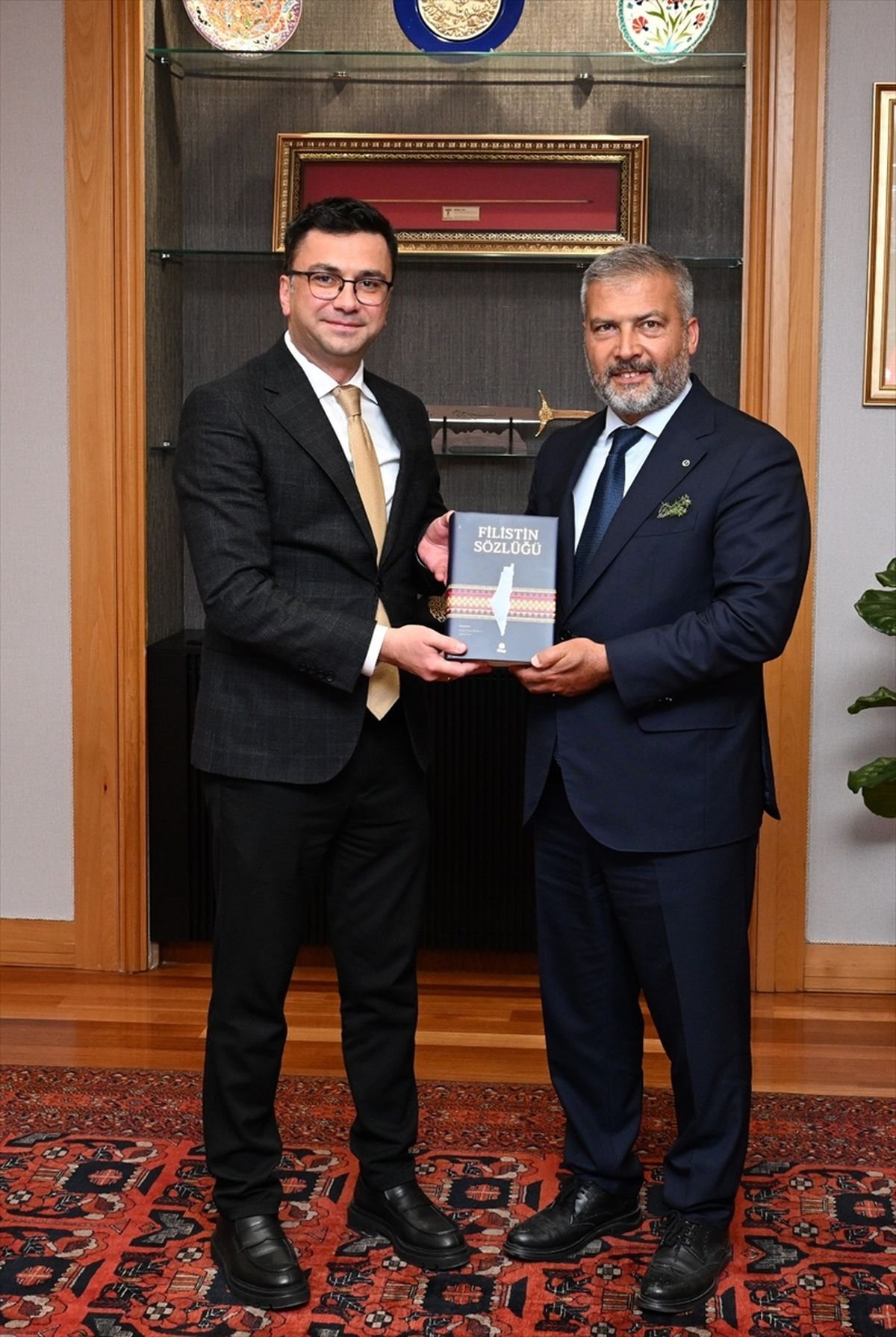 AA Genel Müdür Yardımcısı Peru, Anadolu Üniversitesi Rektörü Adıgüzel'i ziyaret etti