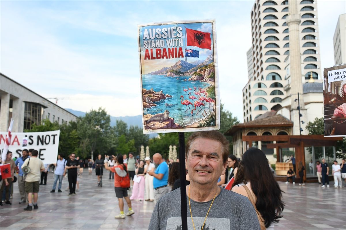Arnavutluk'ta Trump bağlantılı turizm projesine karşı protestolar 12. gününde