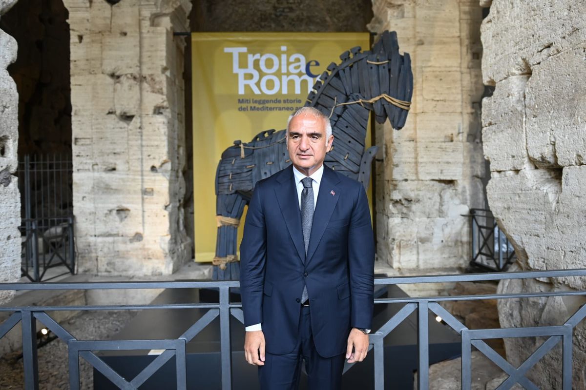 Bakan Ersoy, Roma'da gerçekleştirilen 'Troya Sergisi'ne iliş