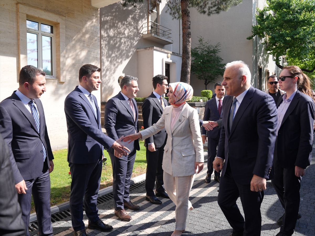 Bakan Göktaş, yapımı süren Diyarbakır Sosyal Hizmet Kampüsü'nde incelemelerde bulundu Açıklaması