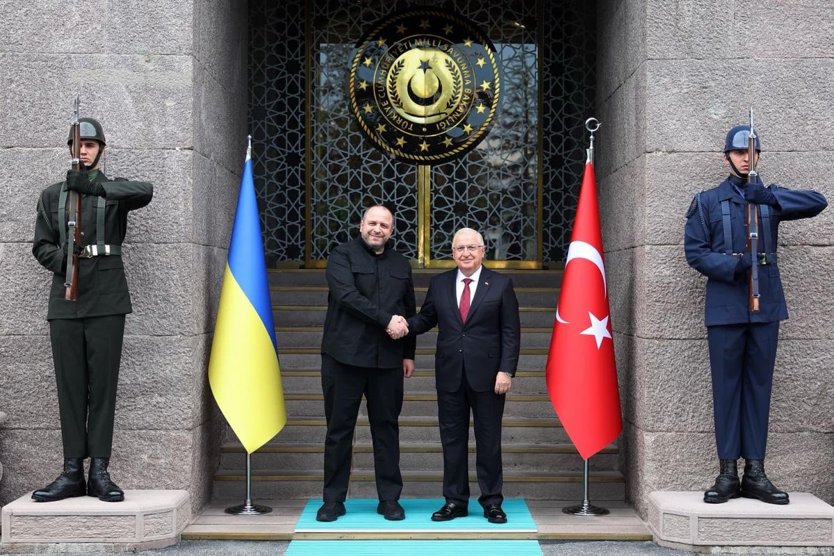 Bakan Güler, Ukrayna Savunma Bakanı Umerov ile bir araya gel