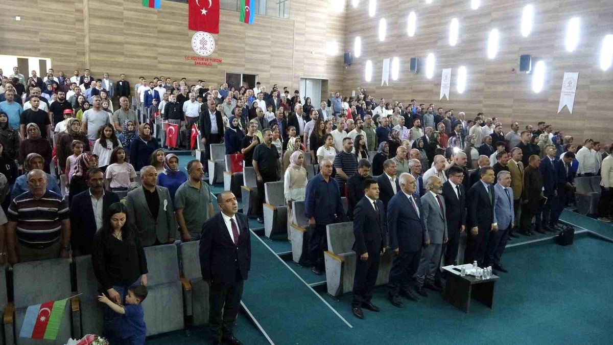 Azerbaycan Kars Başkonsolosu Zamin Aliyev konuşma yaparken