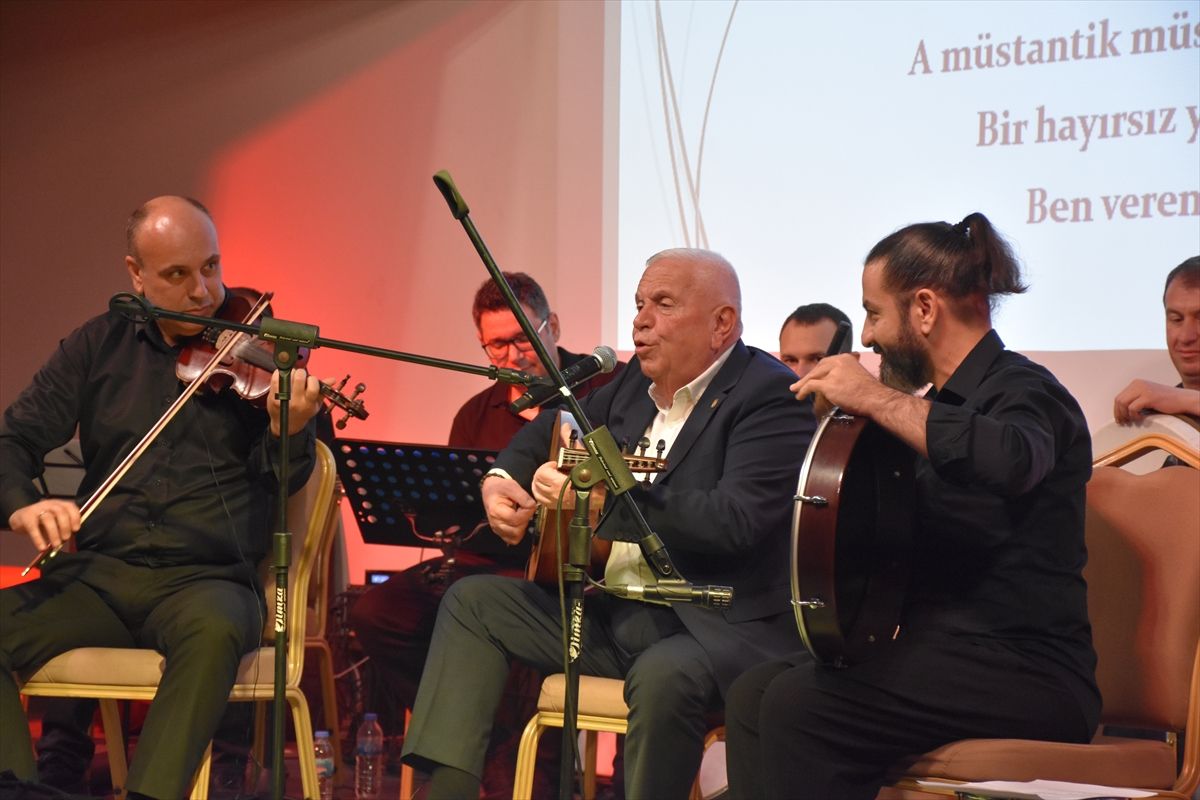 Edirne'de düzenlenen Türk halk müziği konserinden bir görünüm