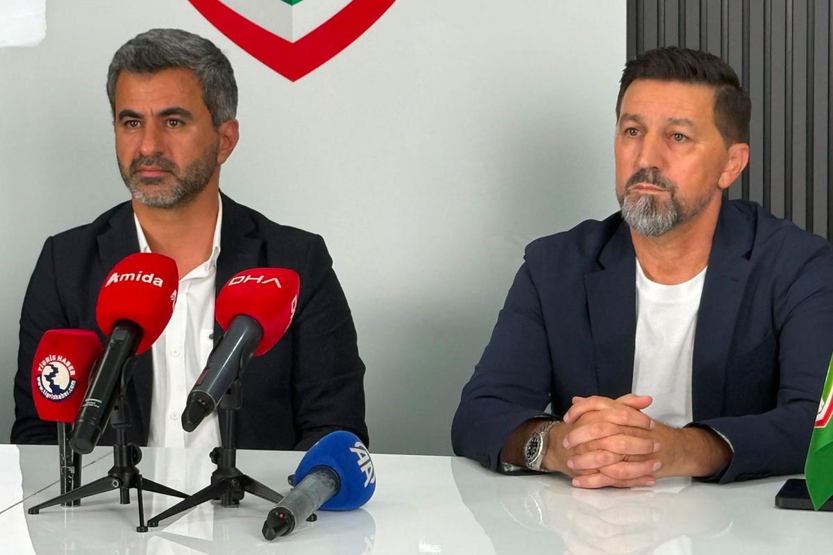 Besnik Hasi'nin Amedspor'a imza atması Belçika'yı karıştırdı