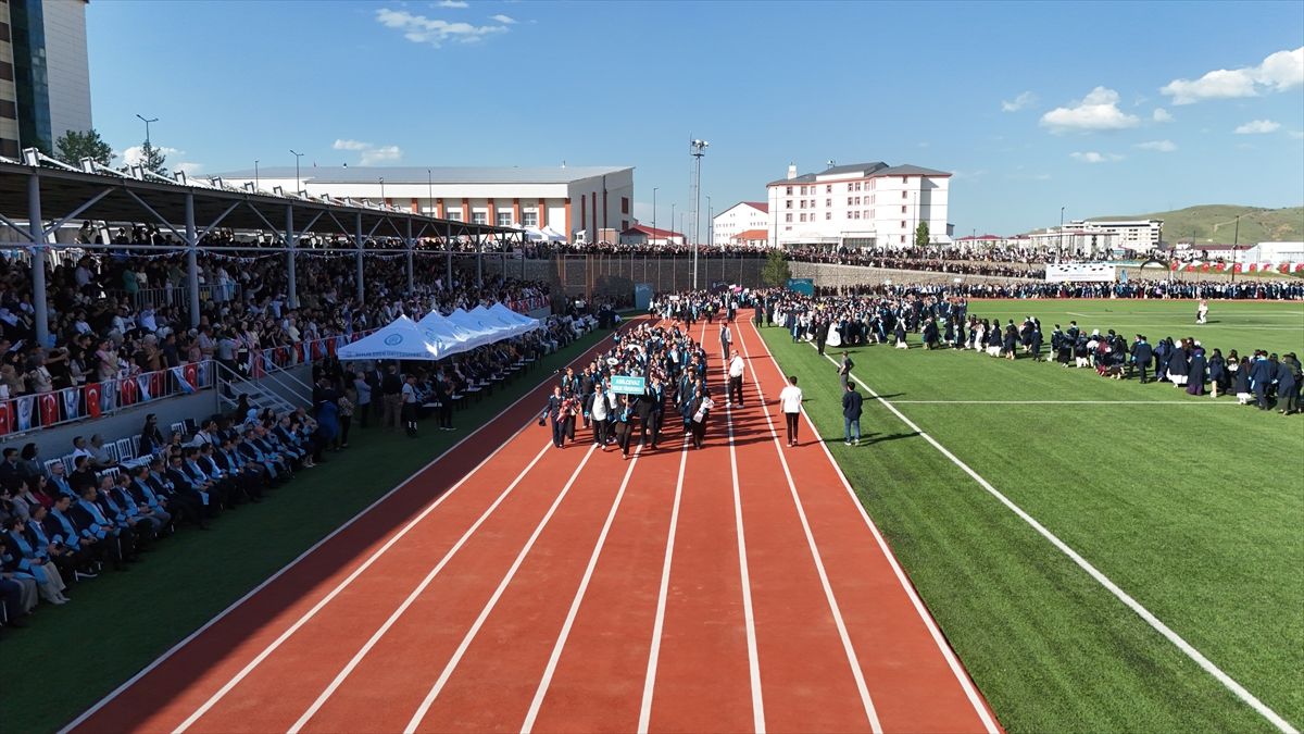 Bitlis Eren Üniversitesi'nde mezuniyet töreni yapıldı