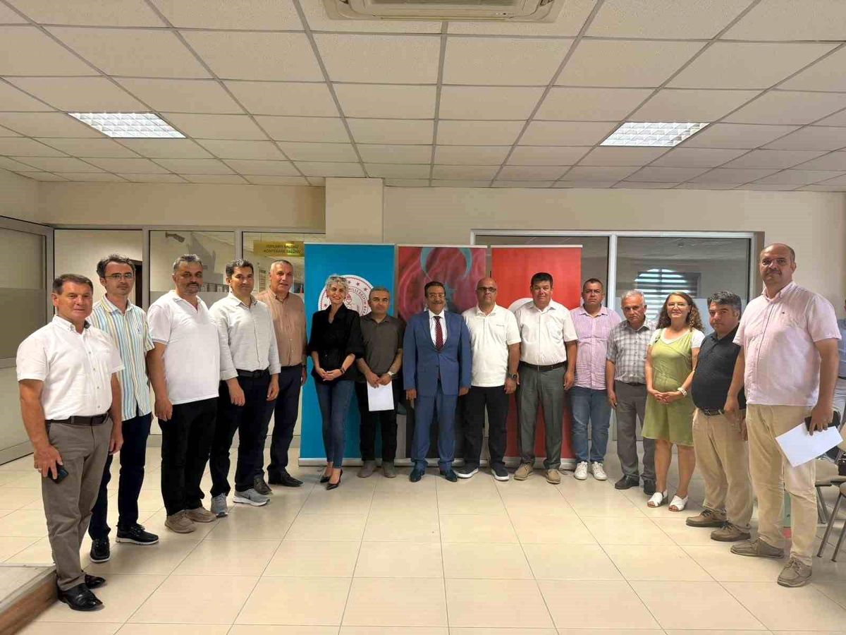 Burhaniye'de proje yürütücülerine törenle belge verildi