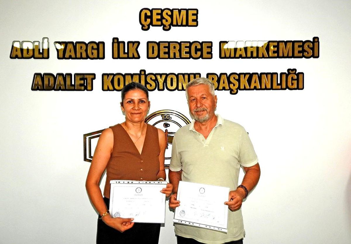 Çeşme'de yeni seçilen muhtarlar mazbatalarını aldı