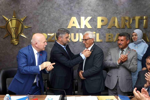 CHP'li meclis üyesi istifa ederek AK Parti'ye geçti