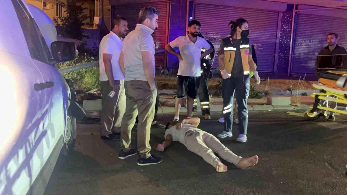 Çorlu'da aydınlatma direğine çarpan araç hurdaya döndü