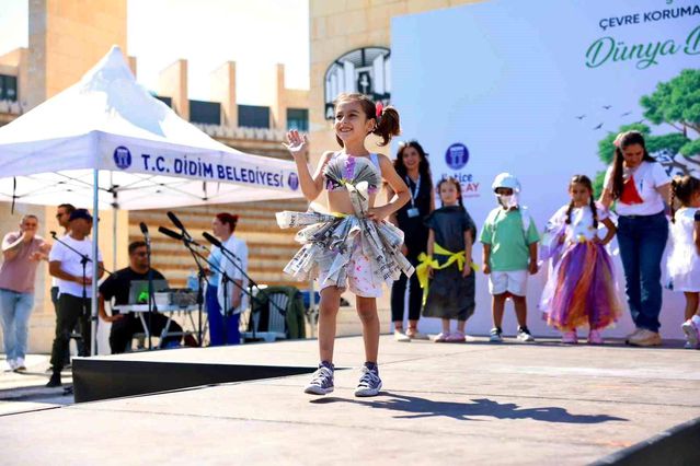 Didim'de minik tasarımcılar geri dönüşüm defilesiyle çevreye