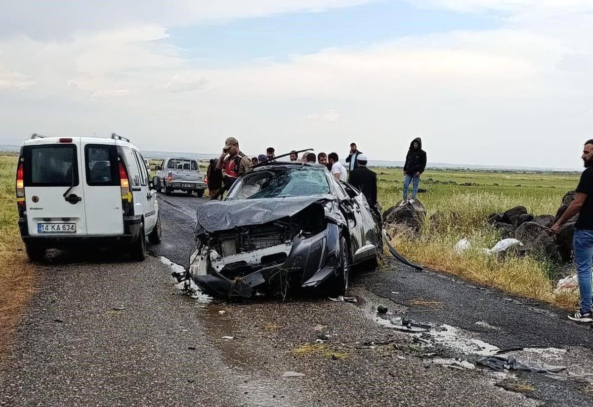 Diyarbakır'da 2 kişinin öldüğü kaza anı cep telefonu kameras