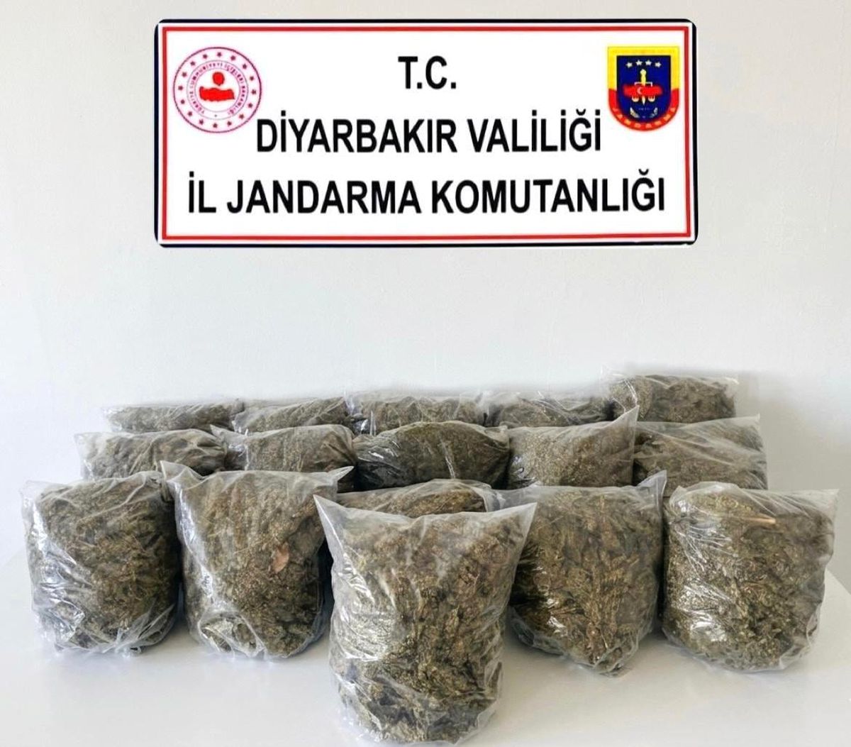 Diyarbakır'da 38 buçuk kilo esrar ele geçirildi