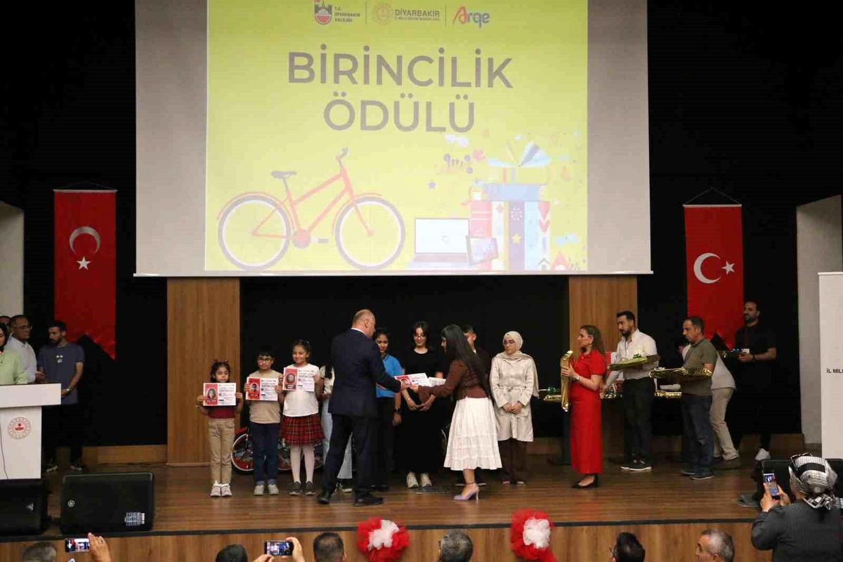 Diyarbakırlı öğrenciler ödüllerini aldı