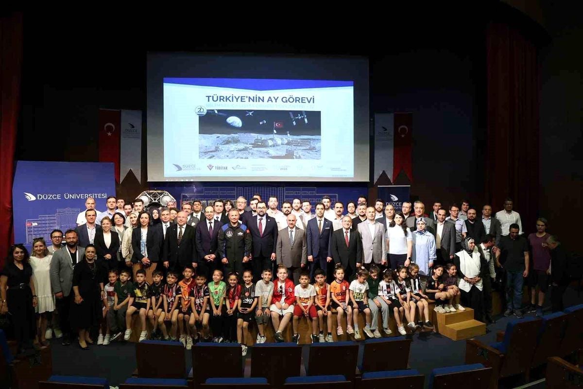 Alper Gezeravcı, Türkiye'nin ilk astronotu olarak Ay misyonlarının önemini anlattı.