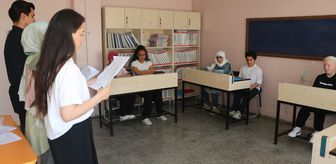 Görme engelli öğrenciler gönüllü üniversitelilerin sesiyle sınava hazırlanıyor
