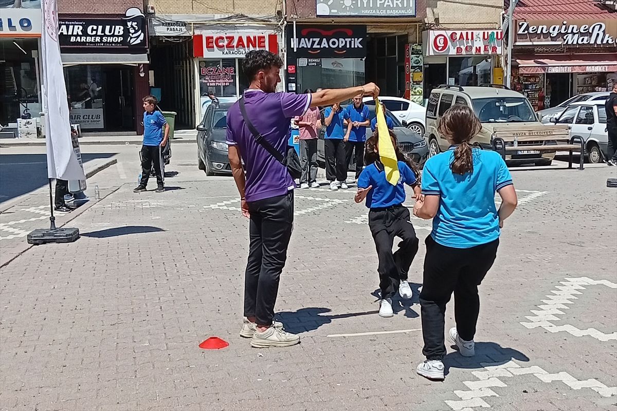 Havza'da Okullar Arası Geleneksel Çocuk Oyunları Şenliği düz