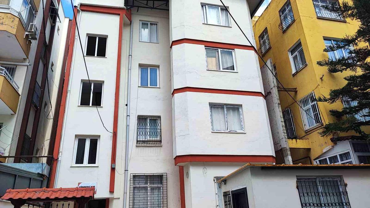İcra müdür yardımcısı genç kadın evinde ölü bulundu