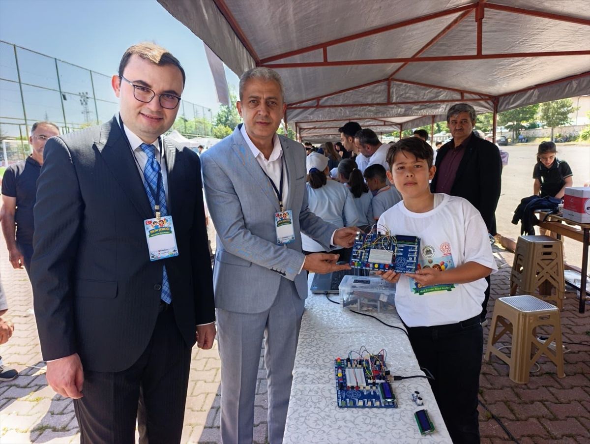 Kadınhanı'nda 2 bin 500 öğrencinin katılımıyla bilim şenliği