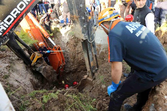 Kastamonu'da bir işçi toprak altında kaldı: Kurtarma çalışma