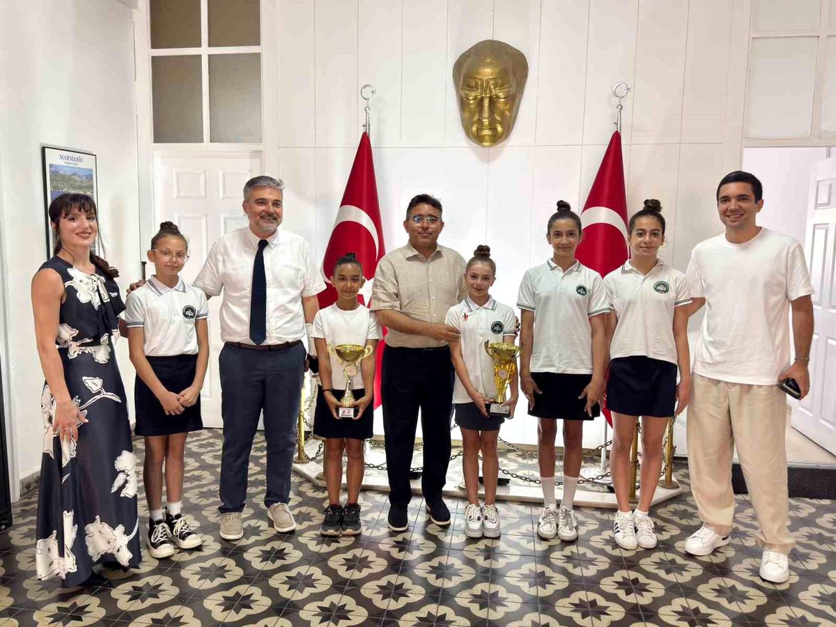 Kaymakam Kaya, Marmaris'in şampiyon jimnastikçilerini ağırla