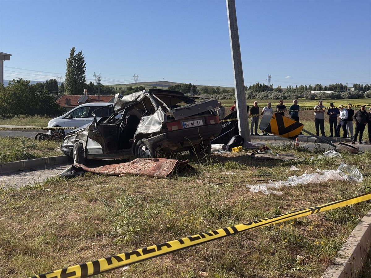 Kayseri'de iki otomobilin çarpıştığı kazada 3 kişi öldü, 5 k