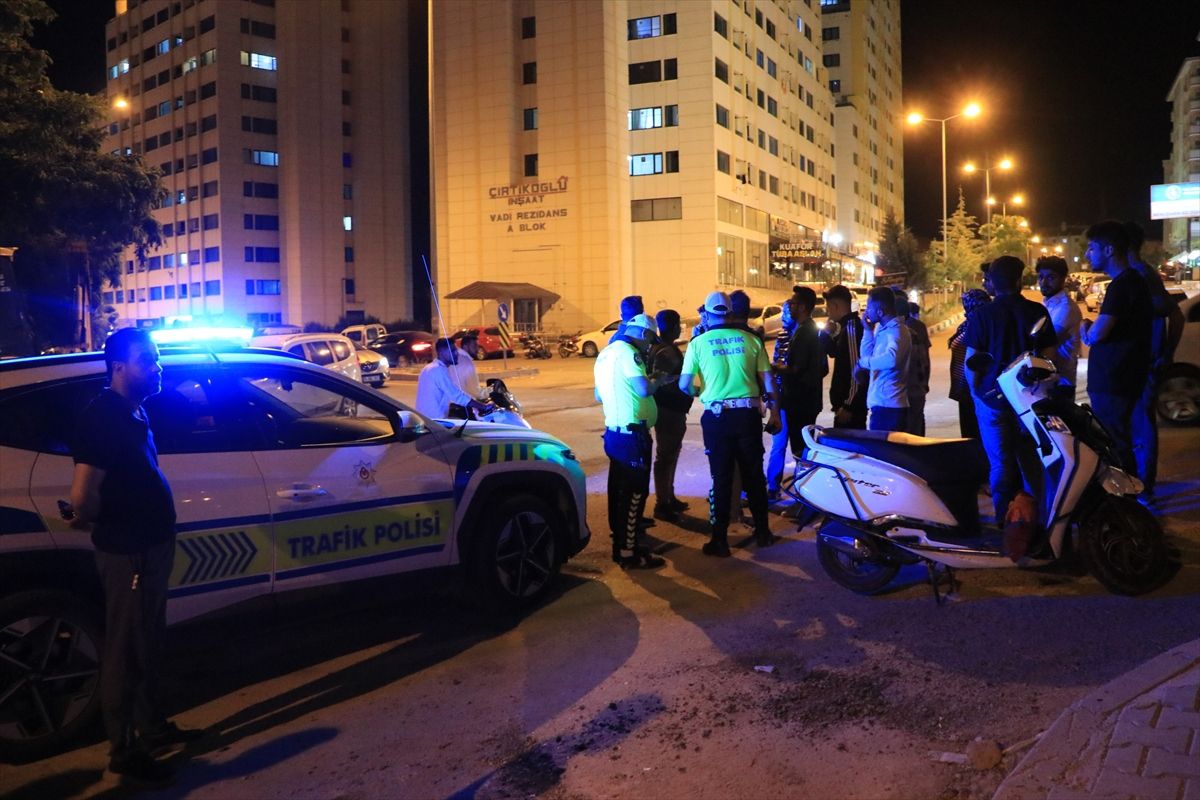 Kilis'te 2 motosikletin çarpıştığı kazada 5 kişi yaralandı
