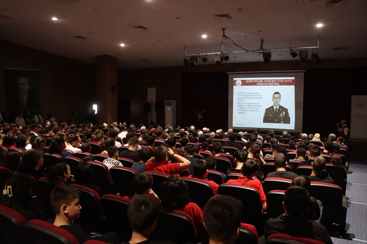 Şehitlerin hikayeleri gençlerle buluştu