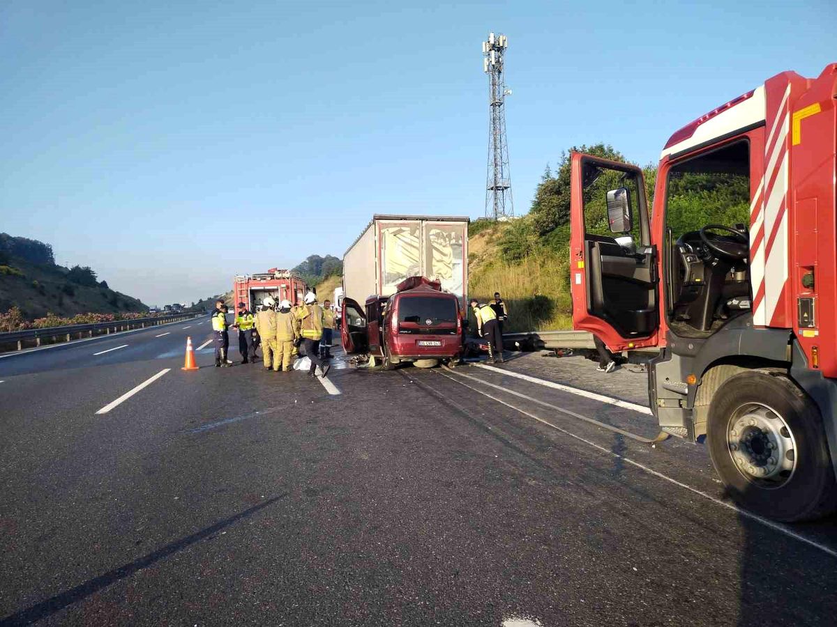 Kuzey Marmara Otoyolu'nda korkunç kaza! 1'i bebek 3 kişi hay