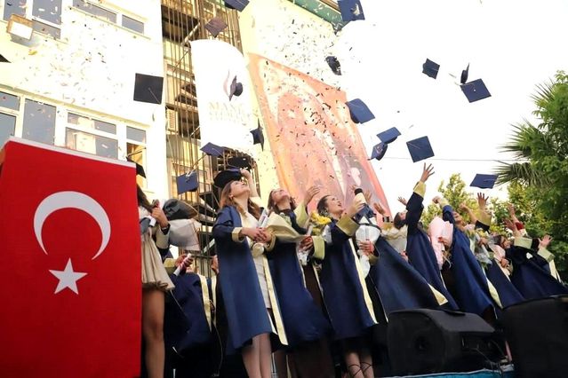 MCBÜ Tıp Fakültesi 26. dönem mezuniyet coşkusu