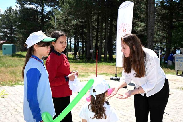 Manisa'da çocukların uçurtma şenliği neşesi