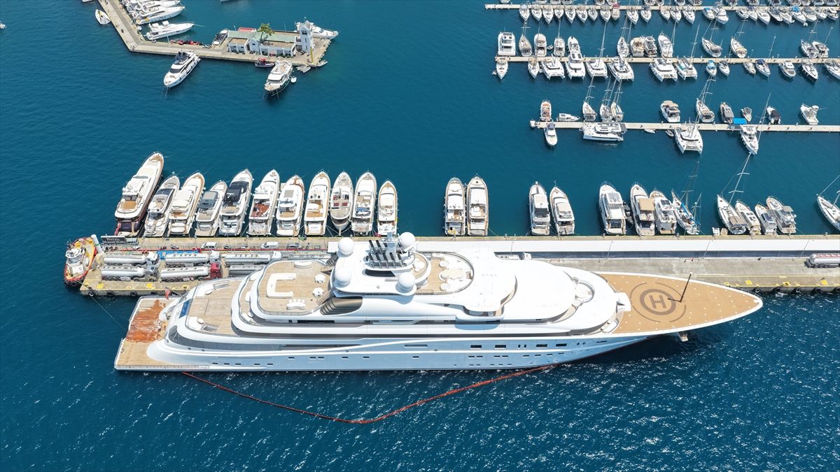 Marmaris'e gelen süper yata 540 bin litre akaryakıt ikmali yapıldı