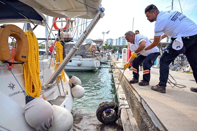 Mersin'de deniz dibinden çıkan atıklar şaşırttı
