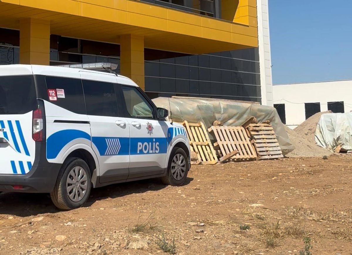 Aydın'da fakülte inşaatında iskelenin kopması sonucu 6. kattan düşen işçinin düştüğü yer.