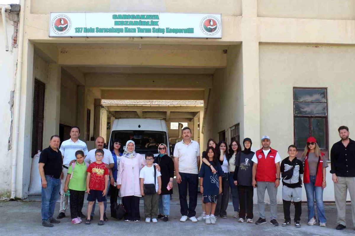 Öğrenciler, ipek böceğinin üretimine kazandırılma sürecini k