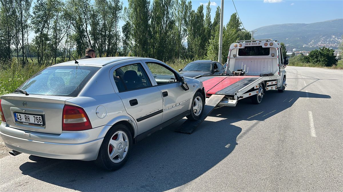 Otomobille çarpışan motosikletin sürücüsü ağır yaralandı