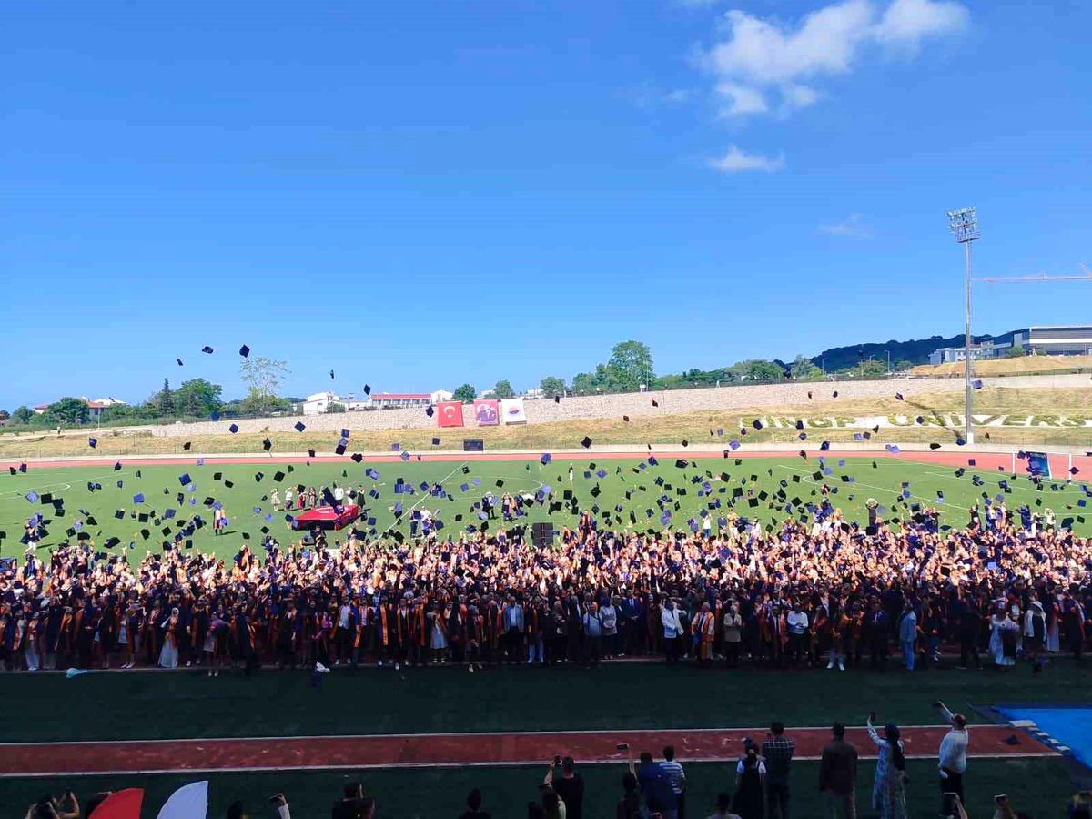 Sinop Üniversitesi'nde mezuniyet coşkusu