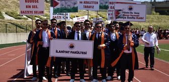 Sinop Üniversitesinin mezuniyet töreninde öğrencilerden Filistin'e destek