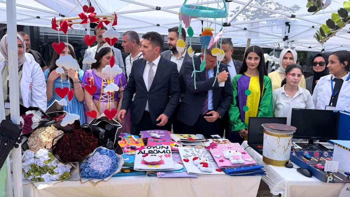 Siverek'te 'Maarifin Kalbinde Marifetli Gençlik' fuarı açıldı