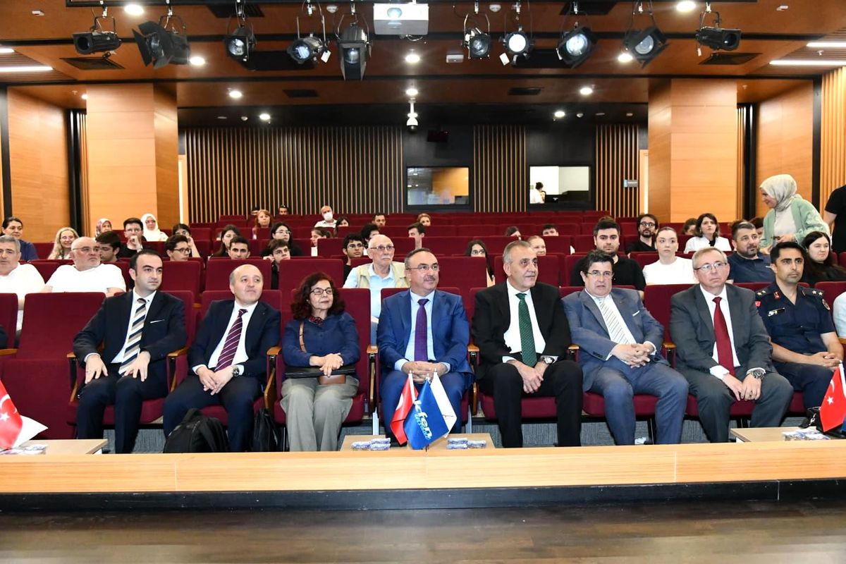 'Tarihin İzinde Tekirdağ' konferansında kentin tarihi gelişimi, kültürel mirası ve stratejik önemi anlatıldı