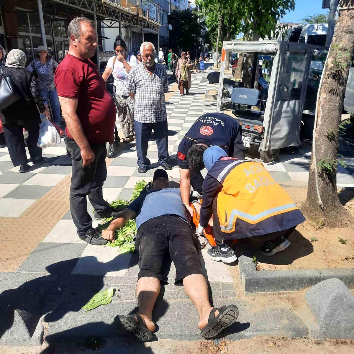 Tekirdağ'da kaldırıma takılan vatandaş hastanelik oldu