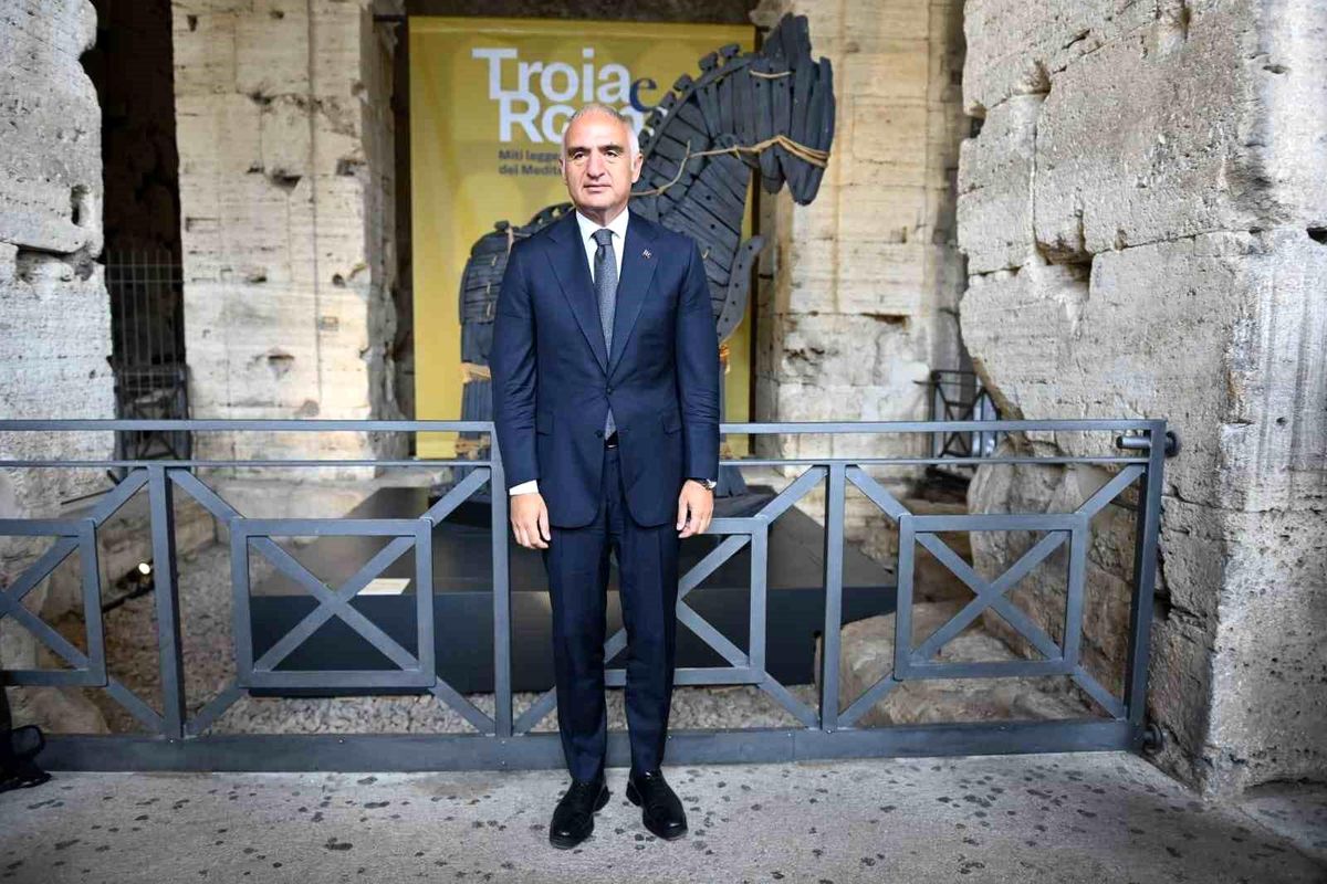 'Troya Sergisi' 221 eserle Roma'da